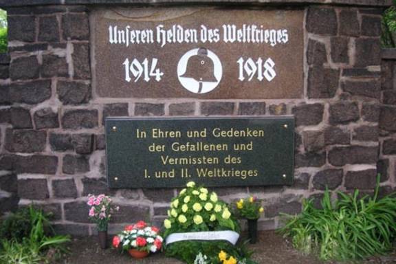 Kriegerdenkmal Doellnitz